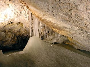 dobsinska-ladova-jaskyna.jpg